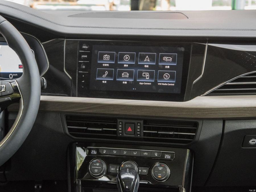 Детали интерьера Volkswagen Passat L 2018 года  (CN) (фото 8 из 24)